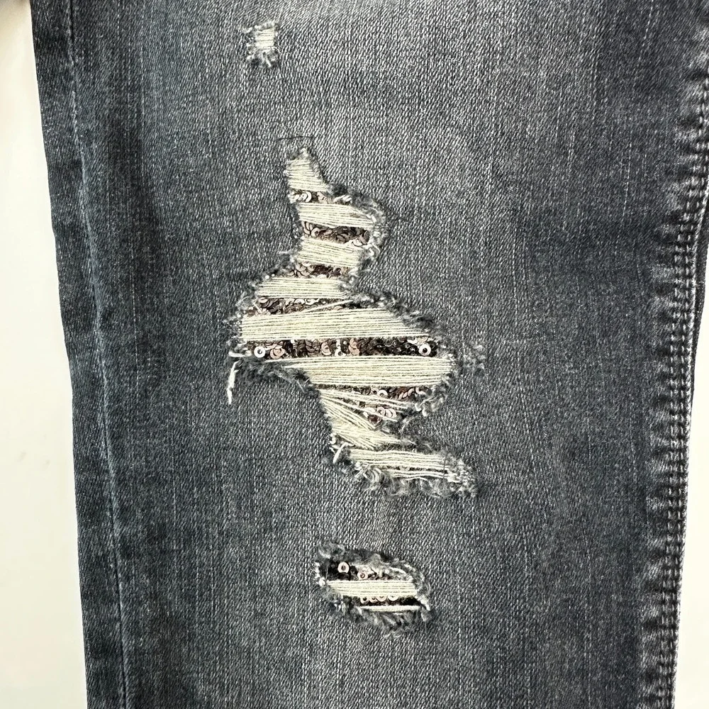 White House Black Market The Skinny Distressed Sequence Women's size 2 Blue jean